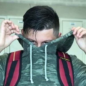 Meet your Posher, Derix